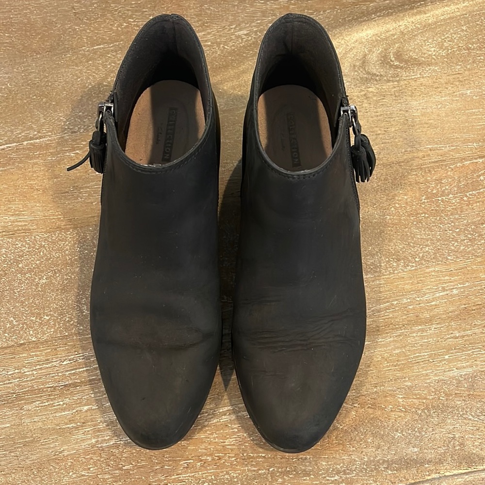 Clarks Women’s size 8.5 booties. Black